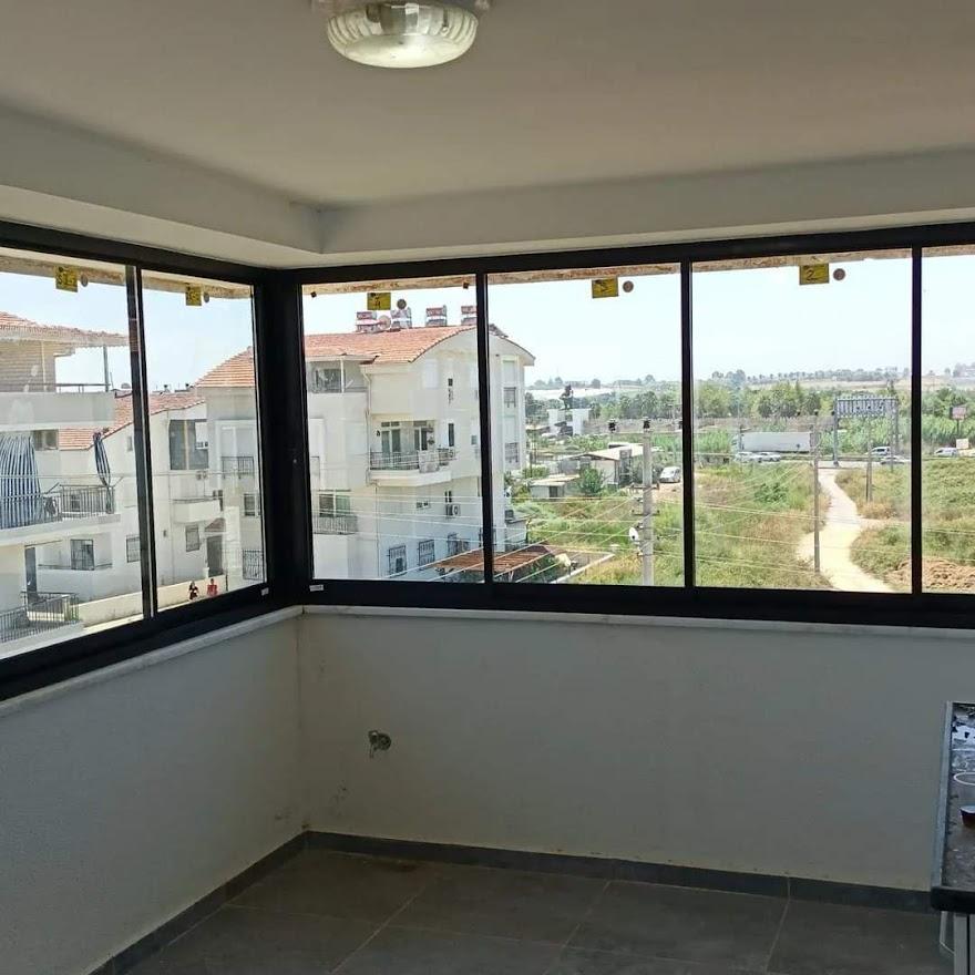 White Glass Cam Balkon